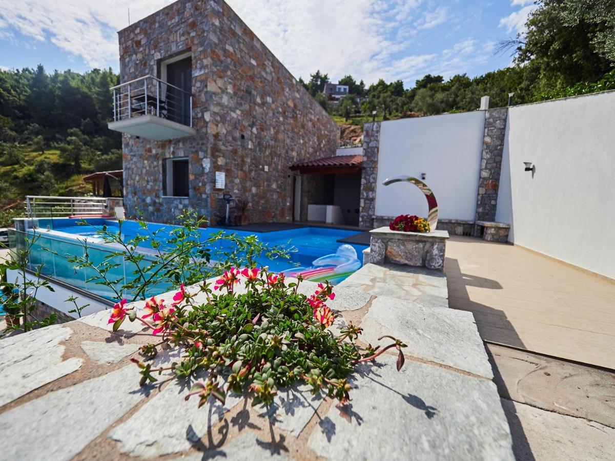 Sky Sea Resort & Villas 메갈리 아모스 외부 사진