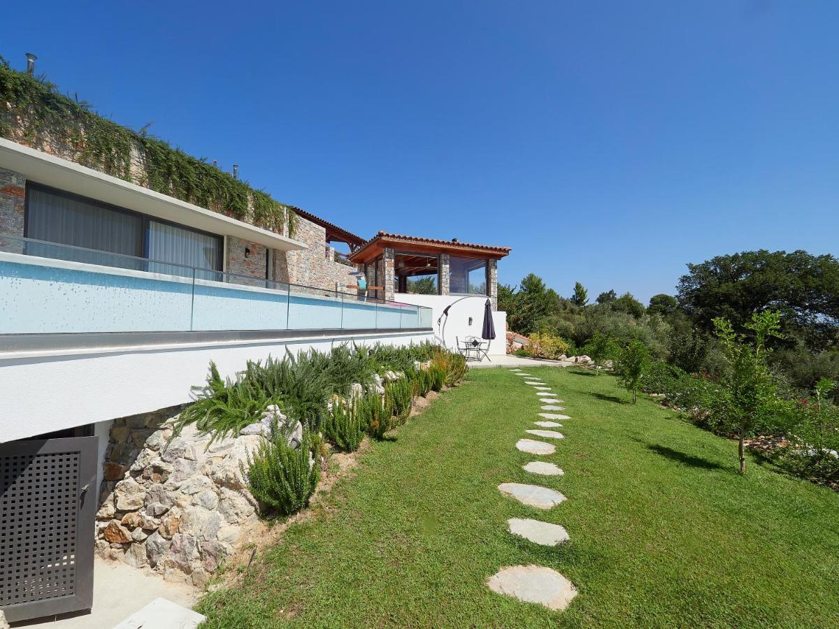 Sky Sea Resort & Villas 메갈리 아모스 외부 사진