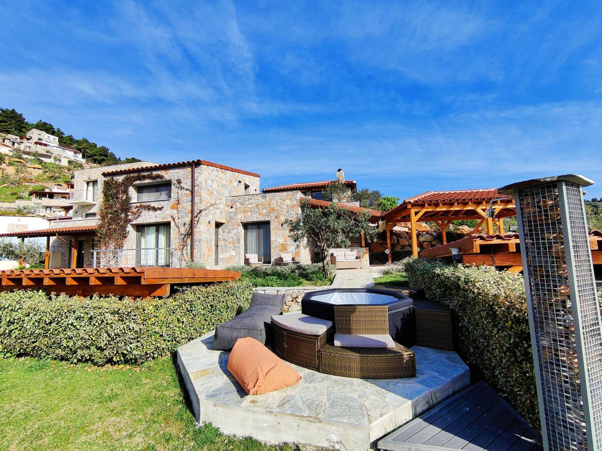 Sky Sea Resort & Villas 메갈리 아모스 외부 사진