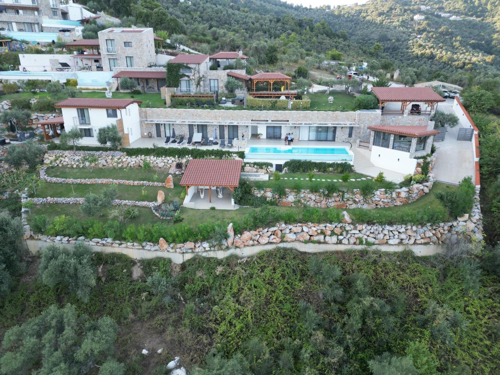 Sky Sea Resort & Villas 메갈리 아모스 외부 사진