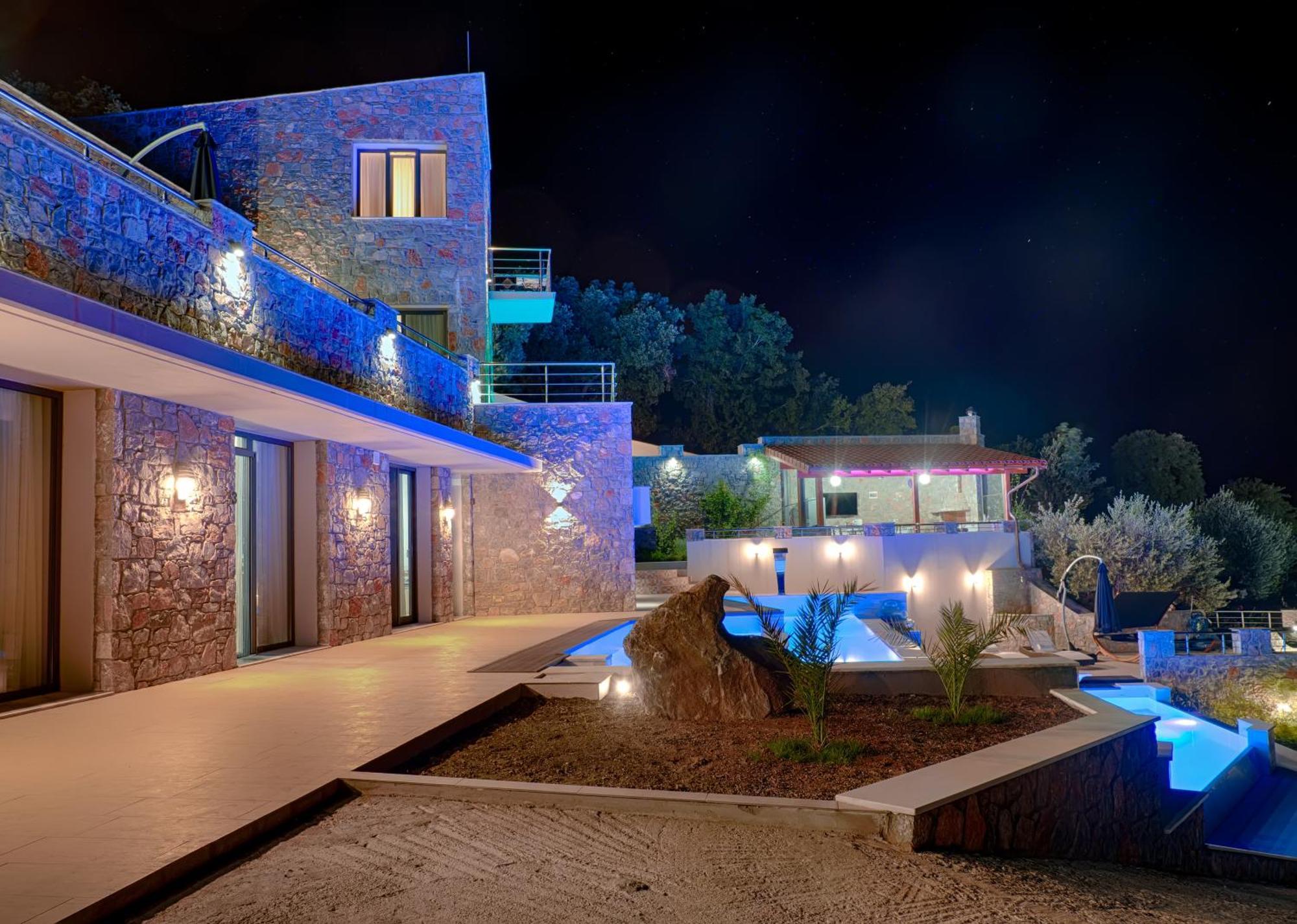 Sky Sea Resort & Villas 메갈리 아모스 외부 사진