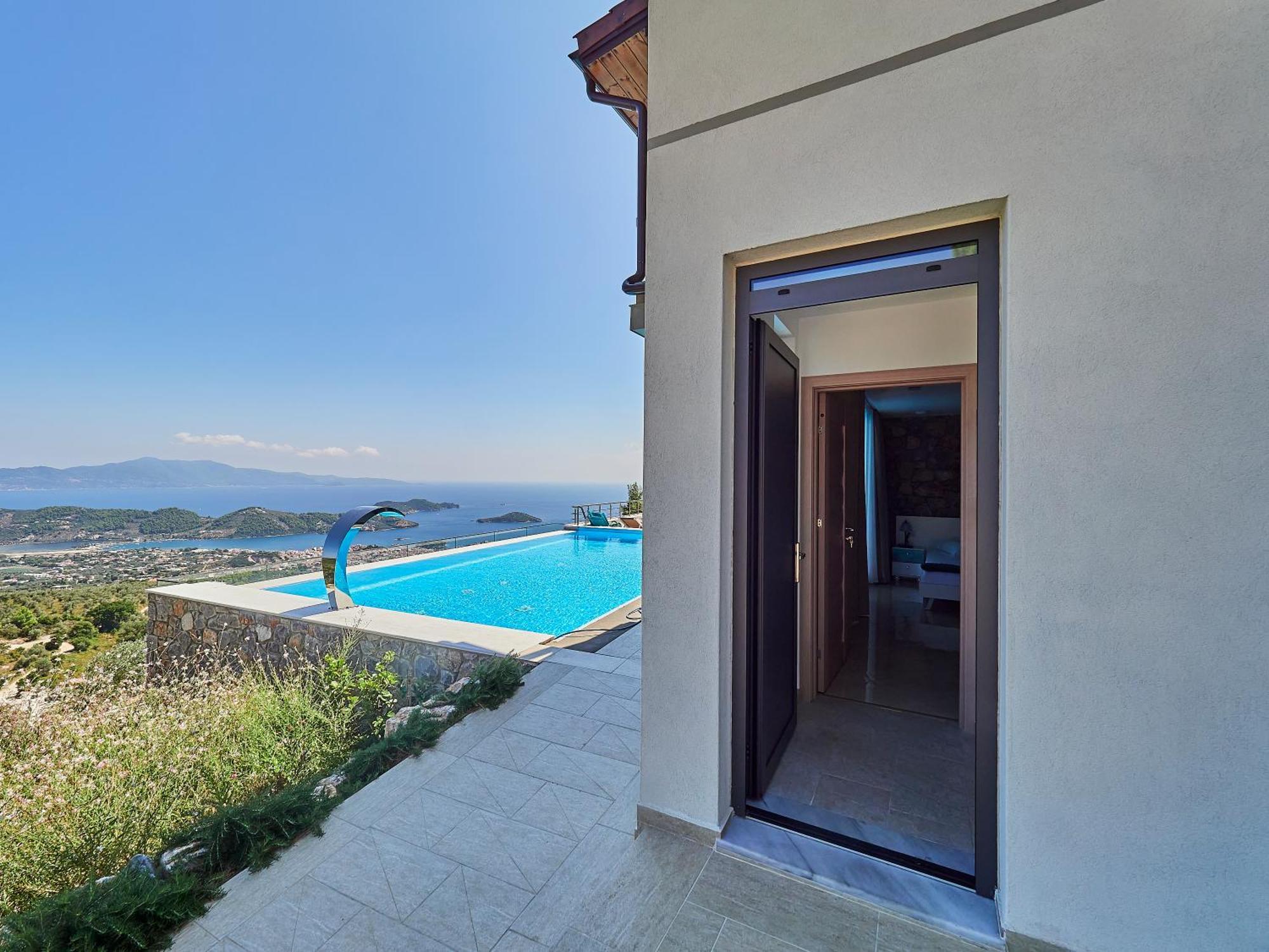Sky Sea Resort & Villas 메갈리 아모스 외부 사진