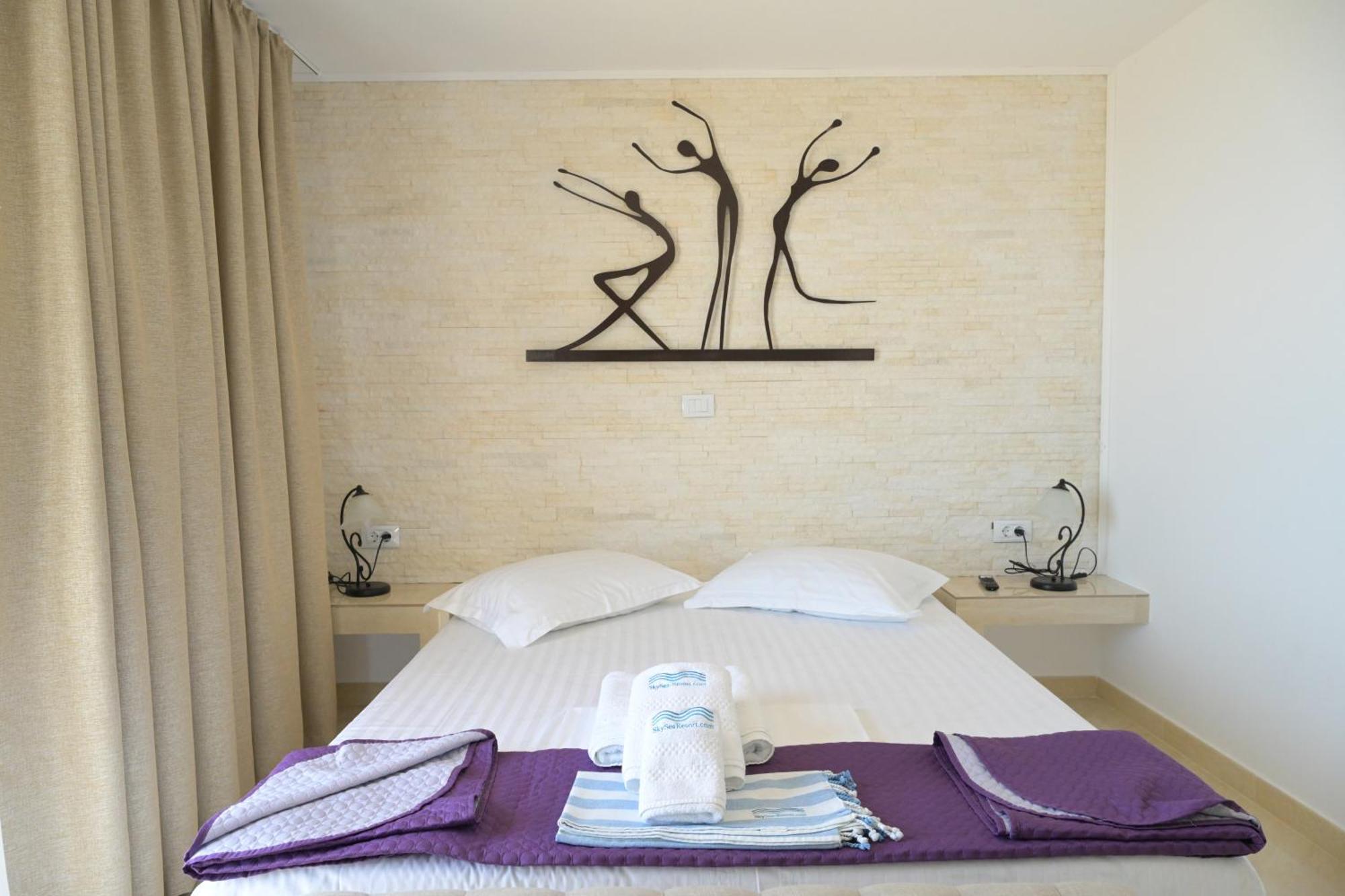 Sky Sea Resort & Villas 메갈리 아모스 외부 사진