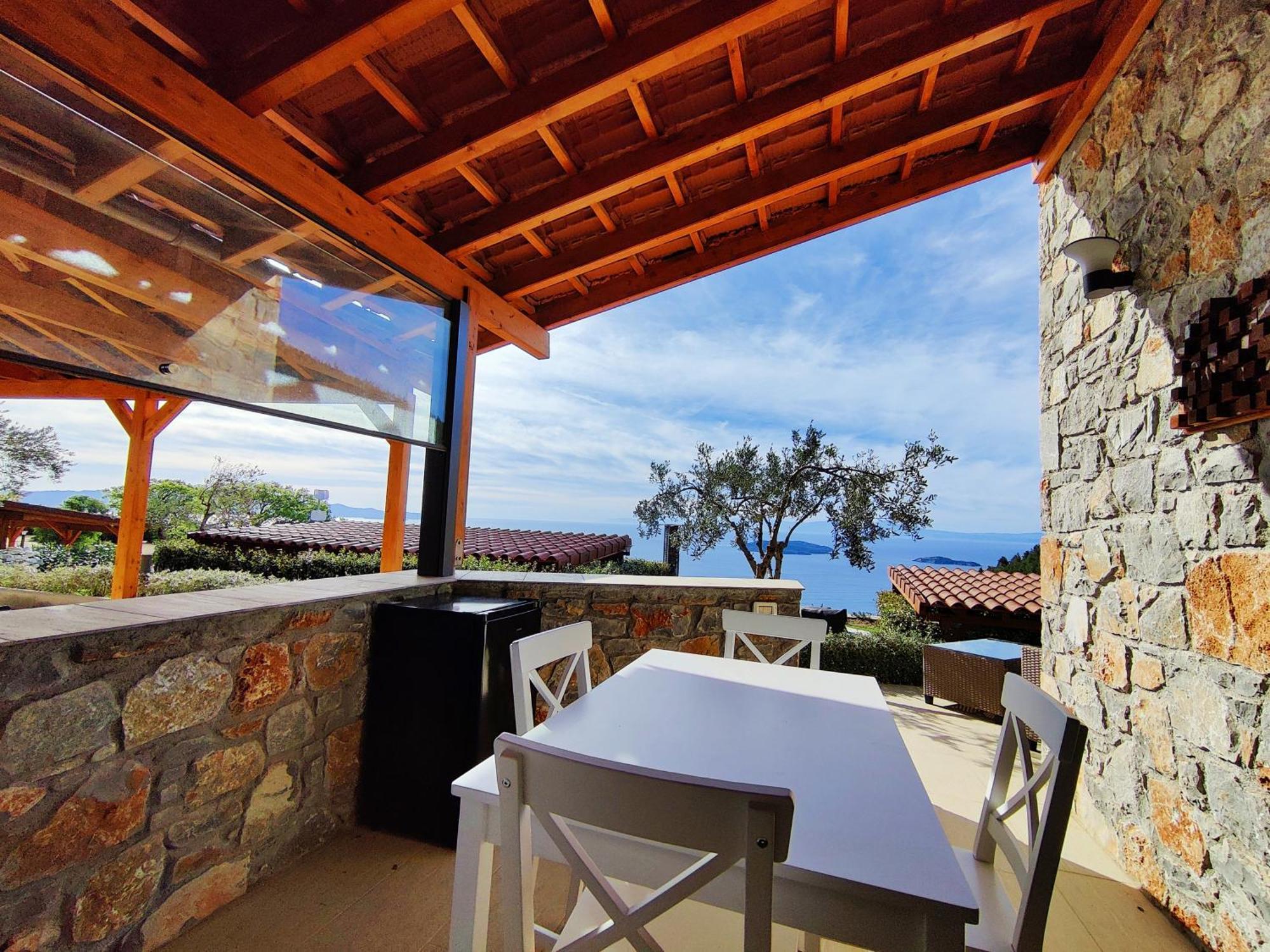 Sky Sea Resort & Villas 메갈리 아모스 외부 사진