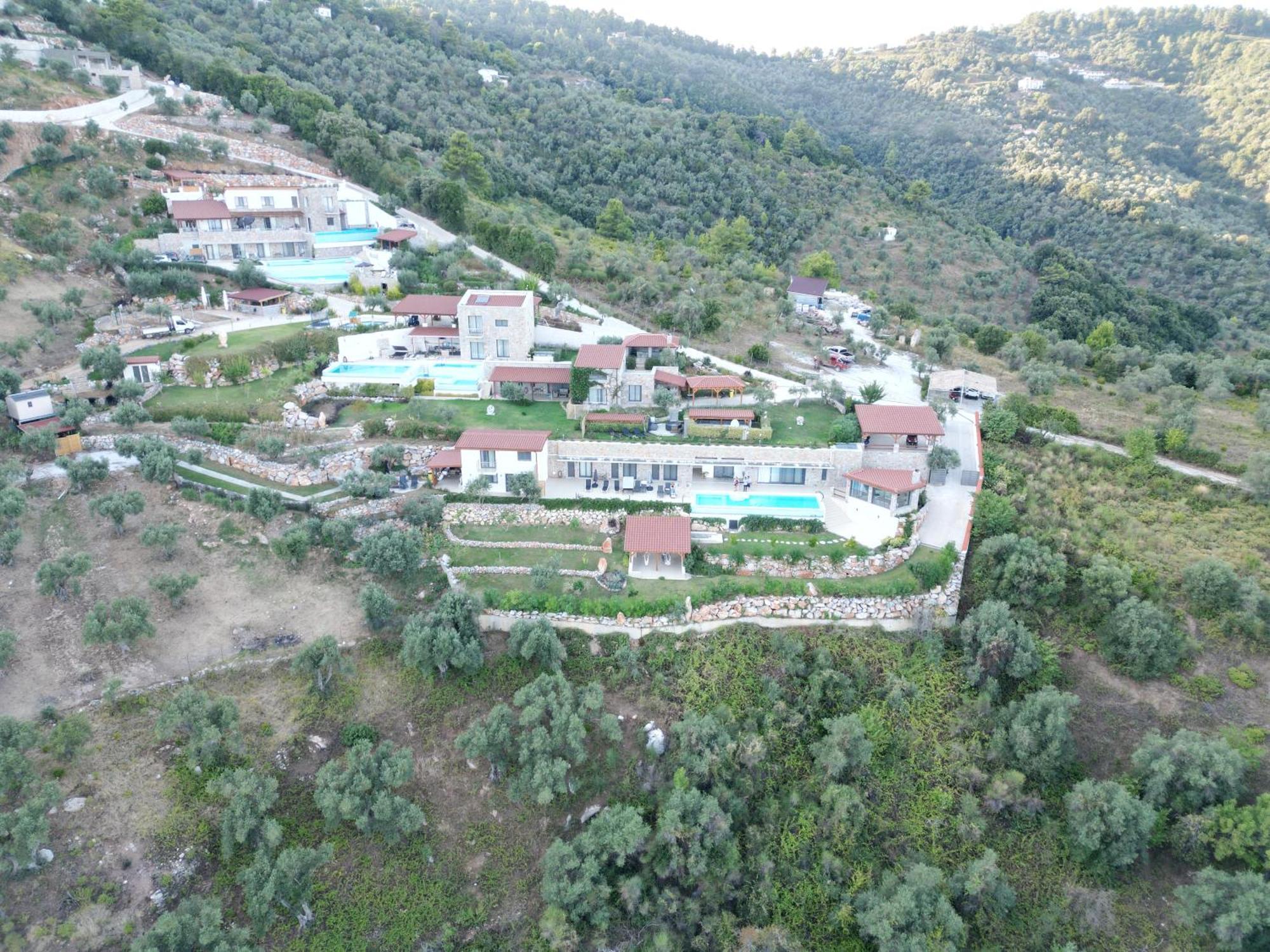 Sky Sea Resort & Villas 메갈리 아모스 외부 사진