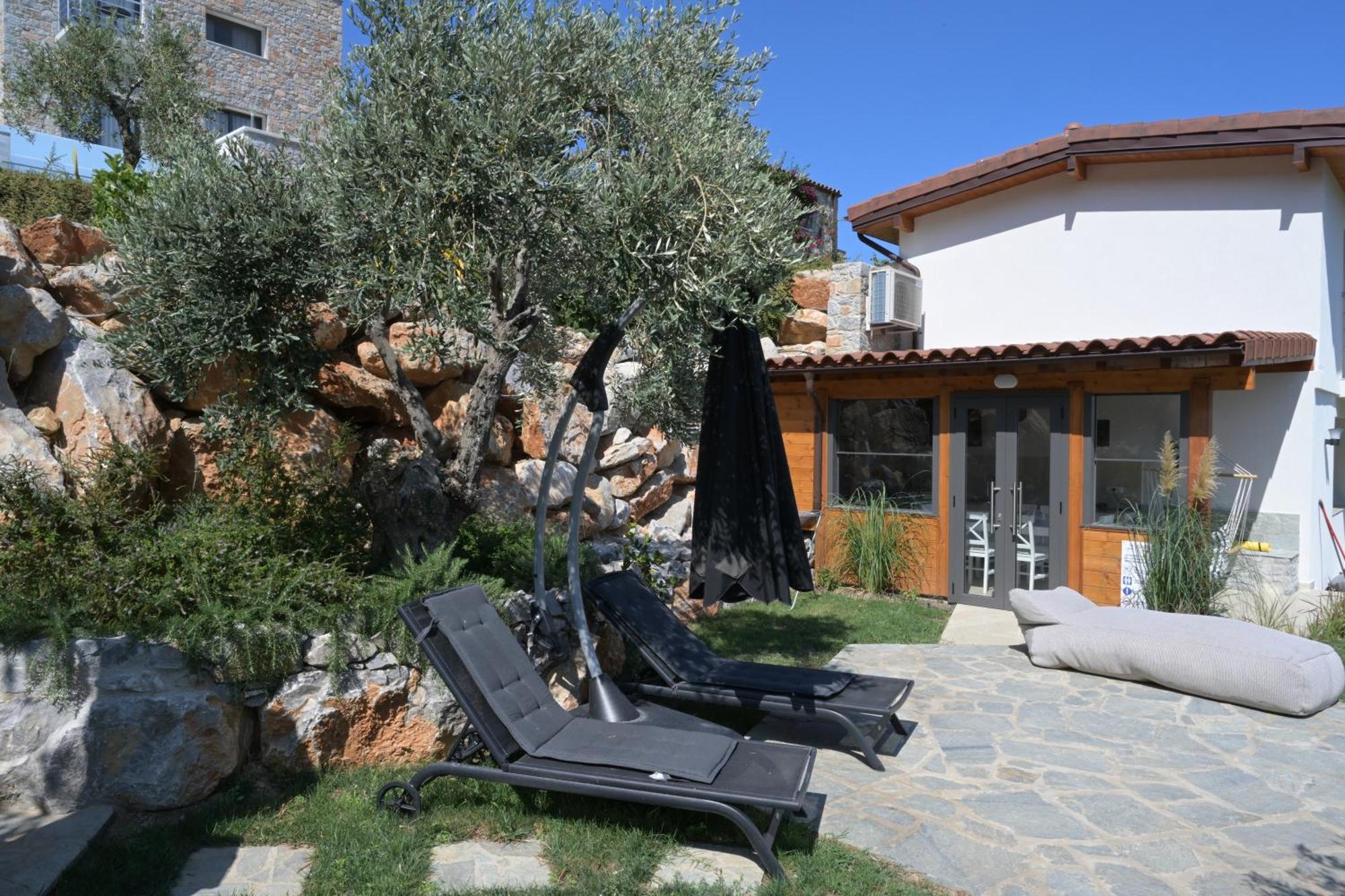 Sky Sea Resort & Villas 메갈리 아모스 외부 사진