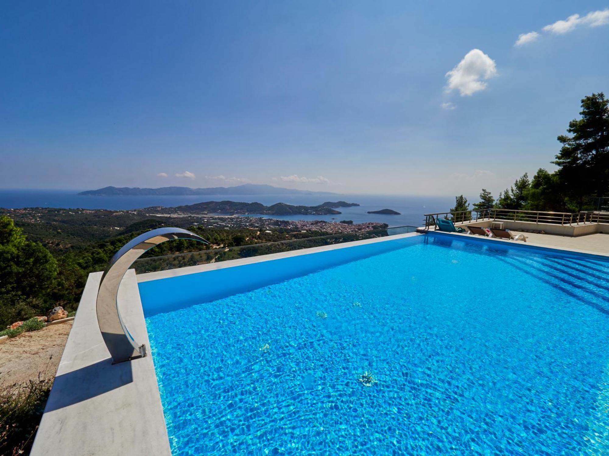 Sky Sea Resort & Villas 메갈리 아모스 외부 사진