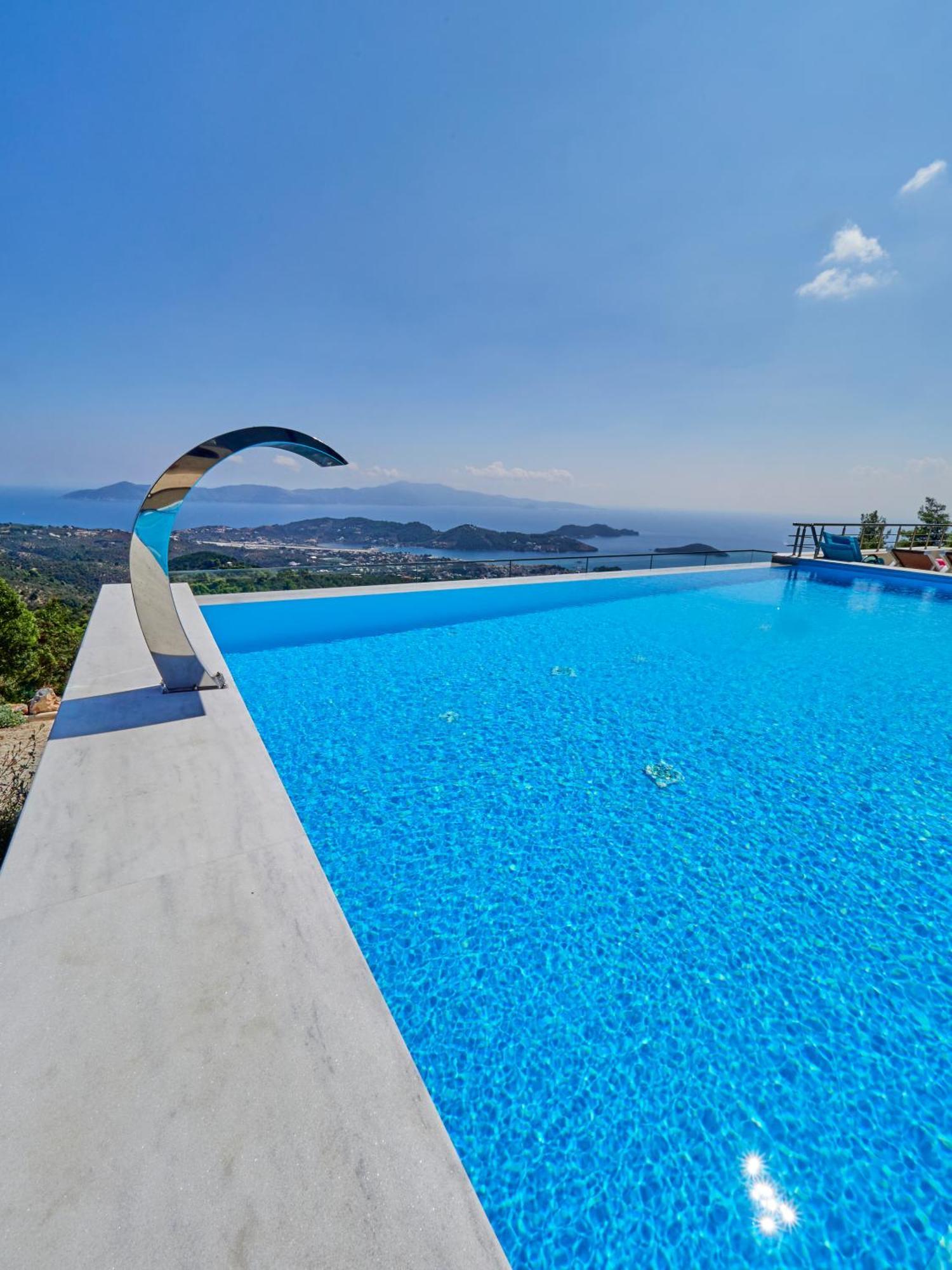 Sky Sea Resort & Villas 메갈리 아모스 외부 사진